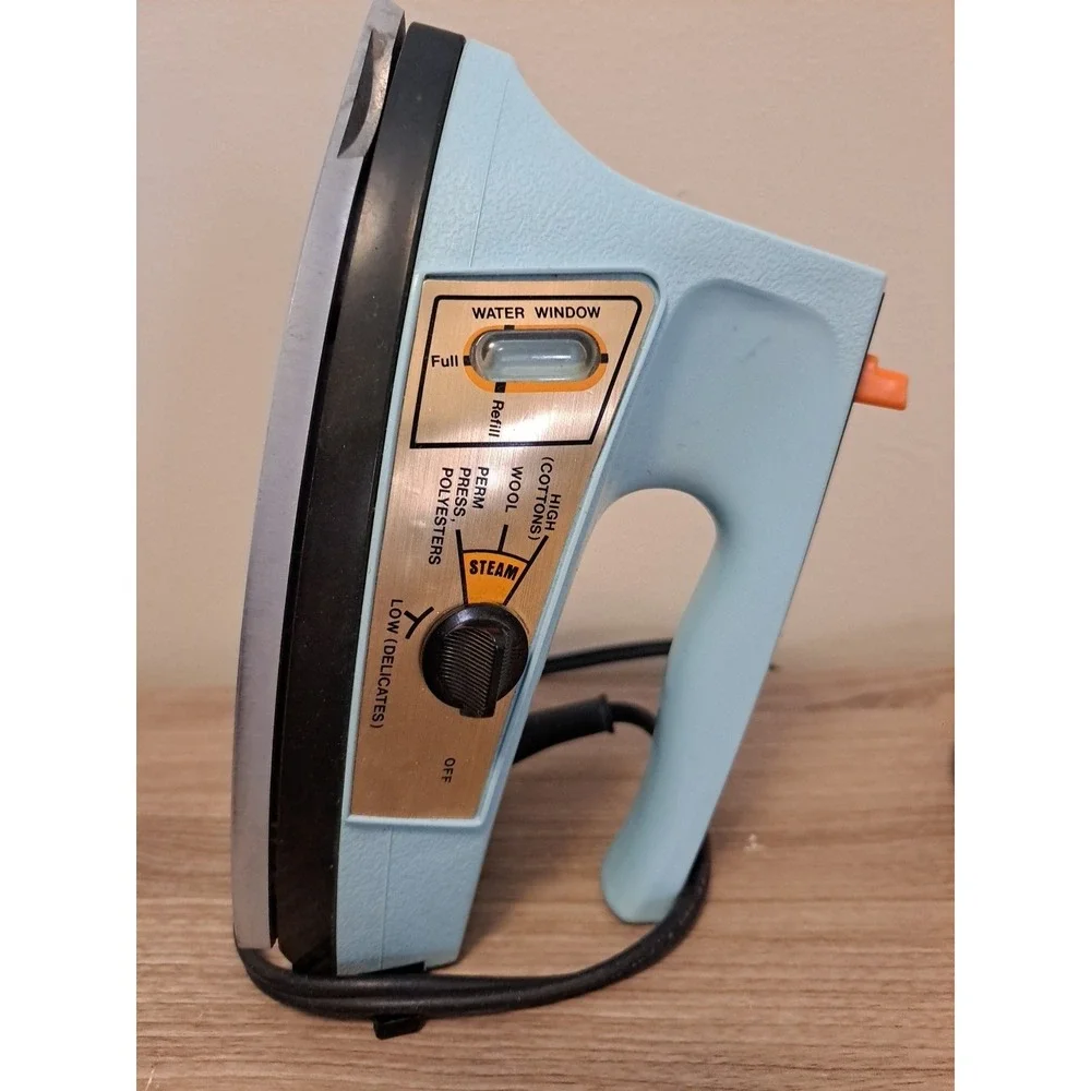 Vintage GE General Electric Light N Easy Steam & Dry Iron Powder Blue Tested!